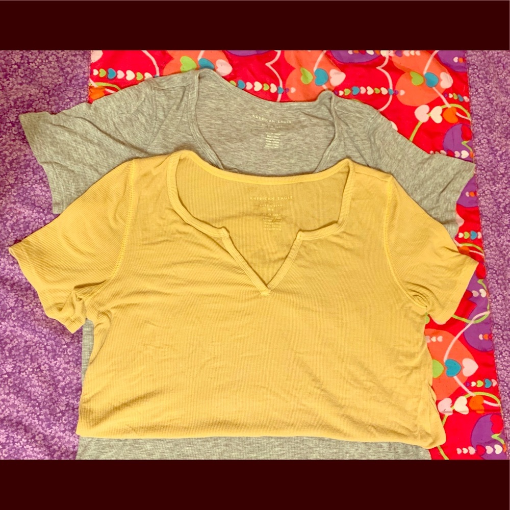 American Eagle V-neck t-shirt bundle